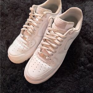 Nike White Low-Top Leather Sneakers Mens 12.5. Worn 7 times.